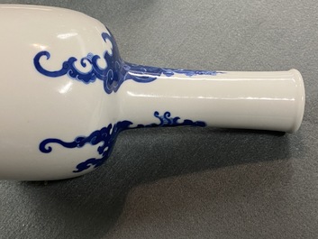 A Chinese blue and white mallet 'phoenix' vase, Kangxi mark, 19/20th C.